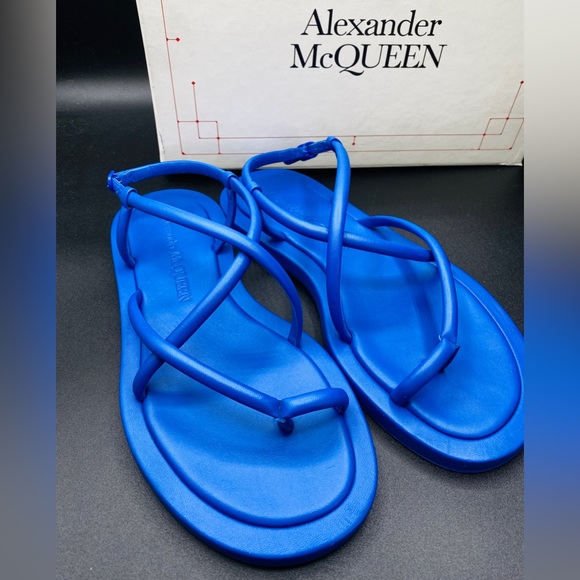Alexander McQueen Toe Loop Strappy Blue Flat Sandal Size 6.5 Pre-Owned - Picture 2 of 7